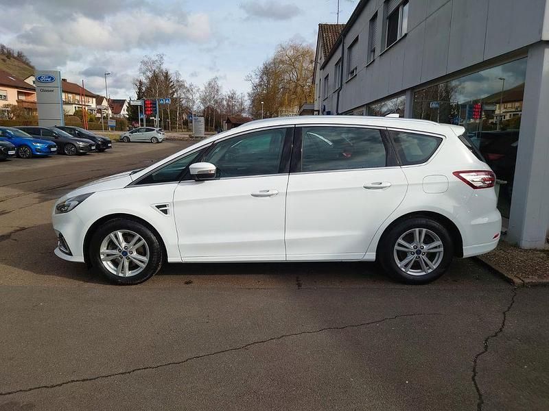 Gebraucht Ford S-MAX Titanium 190 PS (139 kW) 2022 Weiß Van / Kleinbus