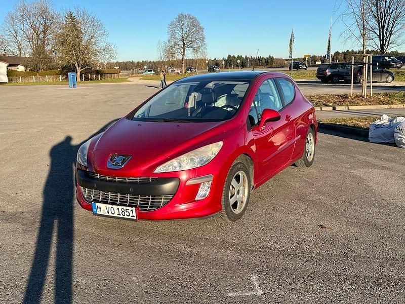 Rot Gebraucht 2008 Peugeot 308 Platinum Limousine | 4.300 € (Fairer Preis) - Bild 1/4