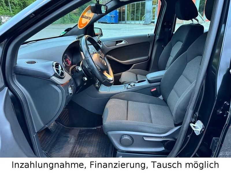 Gebraucht Mercedes 180 122 PS (89 kW) 2017 Schwarz Limousine