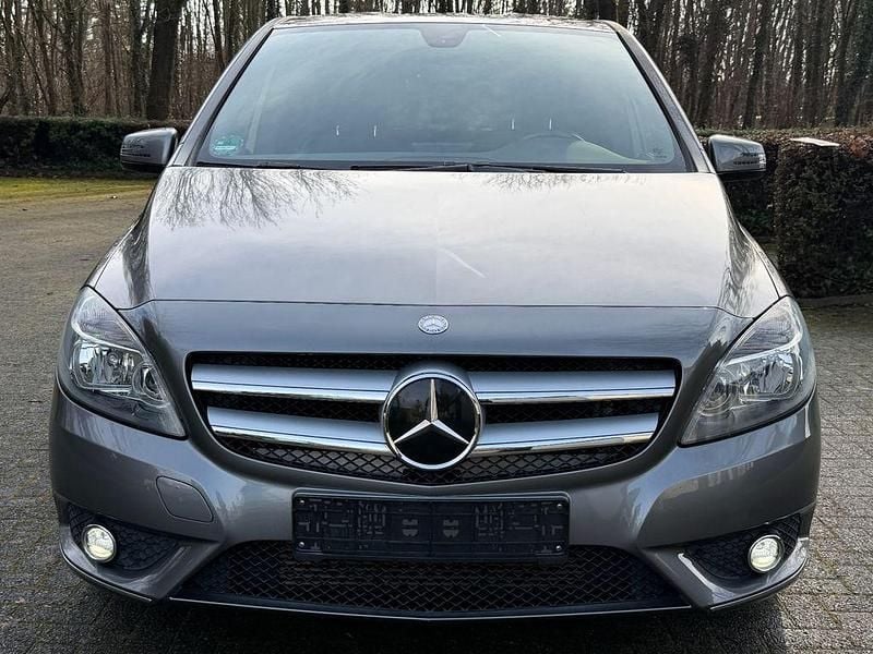 Gebraucht Mercedes B180 122 PS (89 kW) 2013 Grau Van / Kleinbus