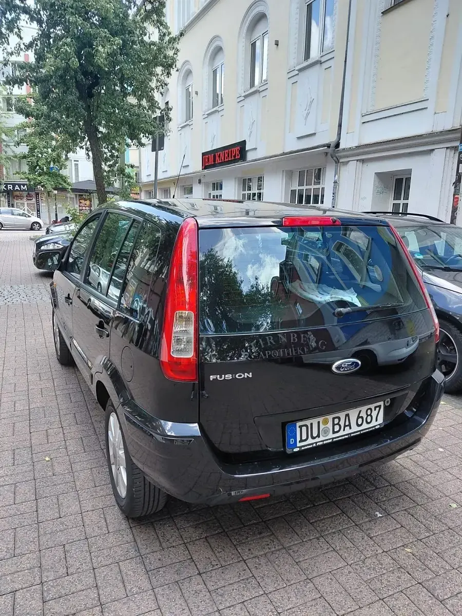Gebraucht Ford Fusion 80 PS (58 kW) 2012 Schwarz Kleinwagen