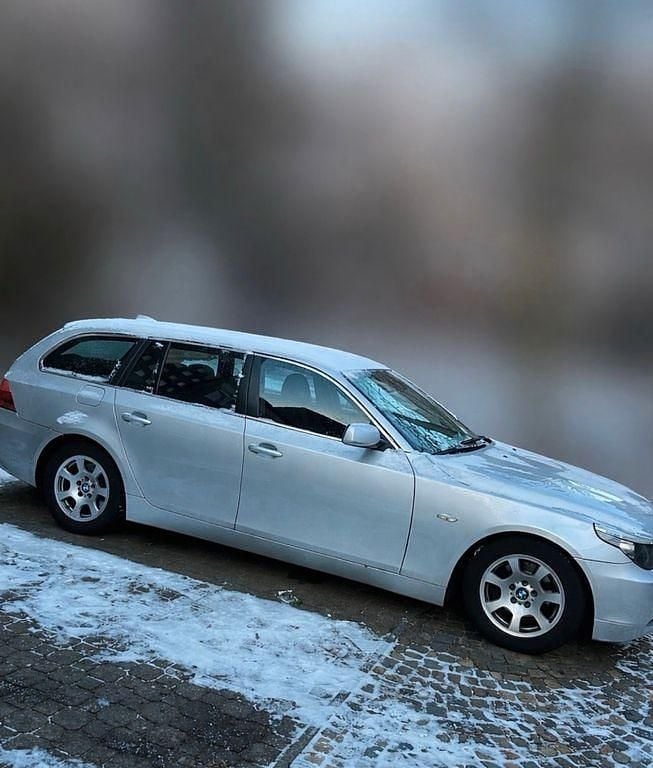 Gebraucht BMW 525 163 PS (119 kW) 2005 Silber Limousine