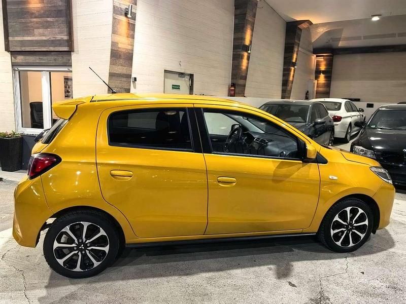 Gebraucht Mitsubishi Space Star Select+ 71 PS (52 kW) 2023 Reddish yellow Kleinwagen