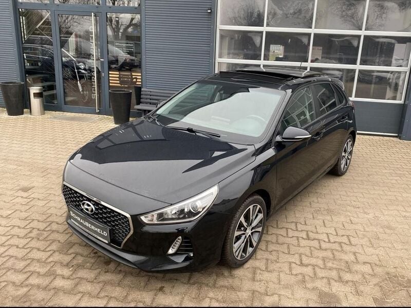 Schwarz Gebraucht 2018 Hyundai i30 Pure Limousine | 11.500 € (Guter Preis) - Bild 1/4