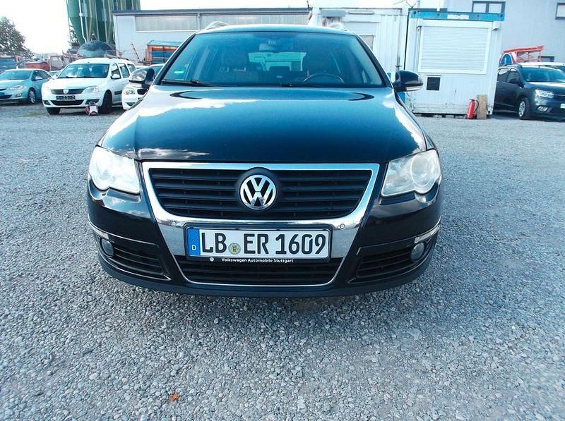Schwarz Gebraucht 2011 VW Passat Comfortline Kombi | 5.790 € (Guter Preis) - Bild 1/4