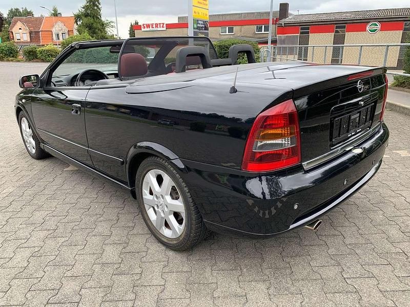 Gebraucht Opel Astra 147 PS (108 kW) 2002 Schwarz metallic Cabrio