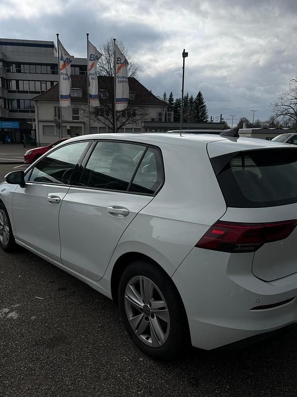 Gebraucht VW Golf VIII 131 PS (96 kW) 2022 Kleinwagen
