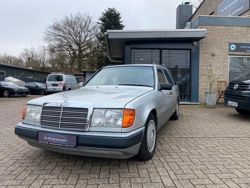 Silber Gebraucht 1992 Mercedes 230 Kombi | 5.490 € - Bild 1/4