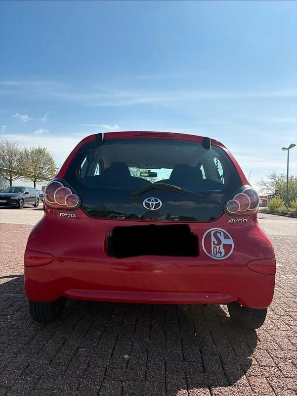 Gebraucht Toyota Aygo 68 PS (50 kW) 2009 Rot Kleinwagen