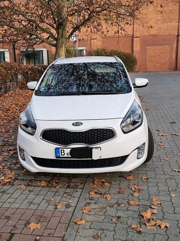Weiß Gebraucht 2015 Kia Carens Van / Kleinbus | 7.500 € (Fairer Preis) - Bild 1/4
