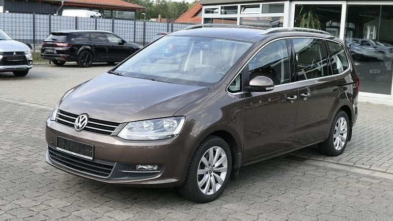 Braun Gebraucht 2012 VW Sharan Highline Van / Kleinbus | 8.990 € (Guter Preis) - Bild 1/4
