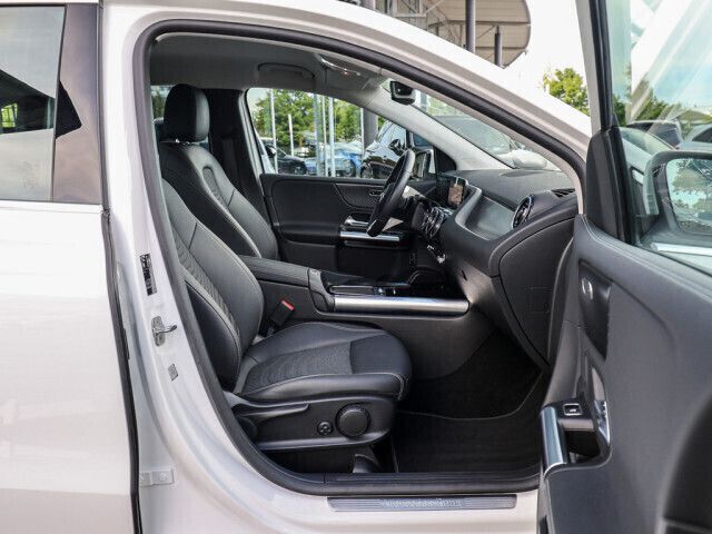 Gebraucht Mercedes B200 Advanced 150 PS (110 kW) 2023 Weiss / polarweiß Van / Kleinbus
