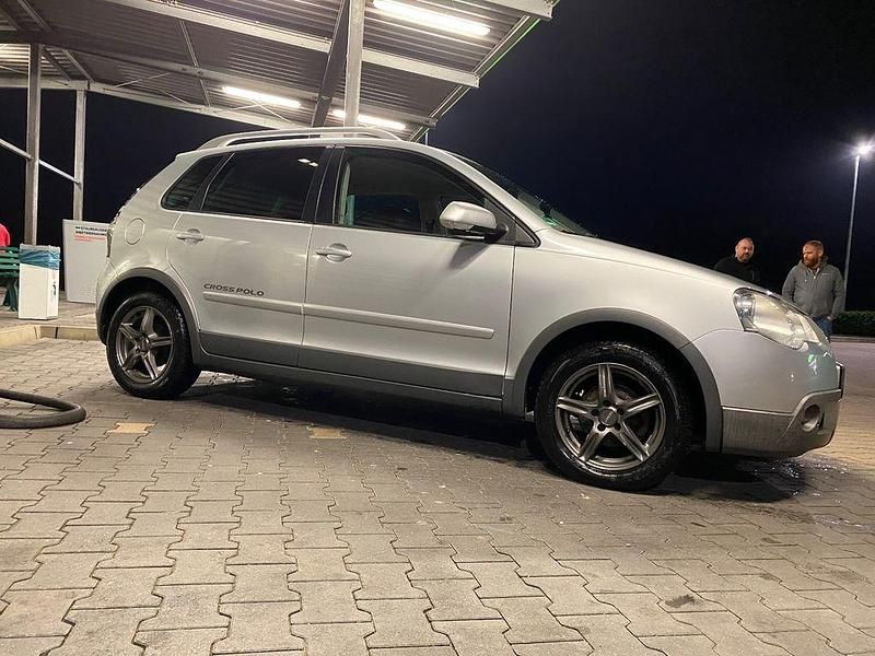 Silber Gebraucht 2006 VW Polo Cross Kleinwagen | 2.199 € (Fairer Preis) - Bild 1/4