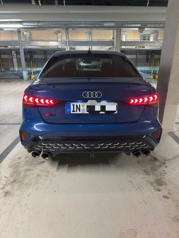 Gebraucht Audi S3 Ambiente 333 PS (244 kW) 2024 Blau Limousine