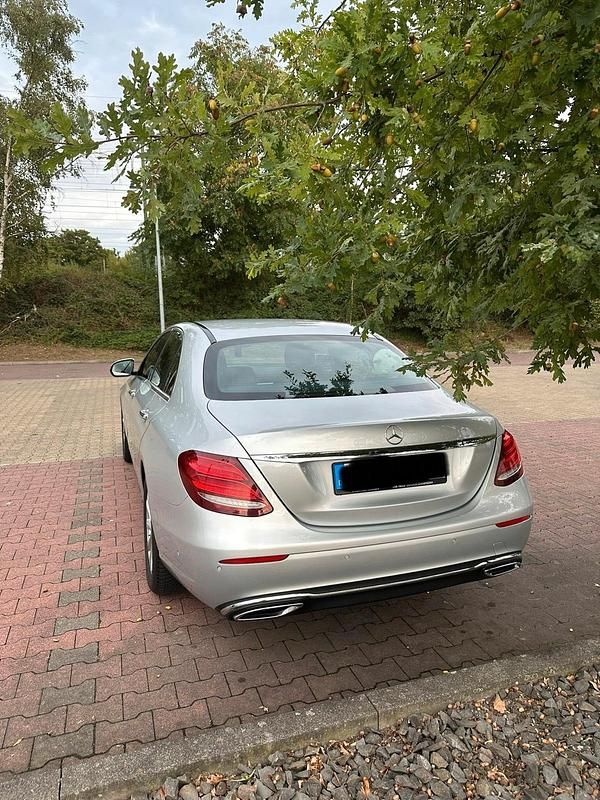 Gebraucht Mercedes E220 194 PS (142 kW) 2016 Grau Limousine