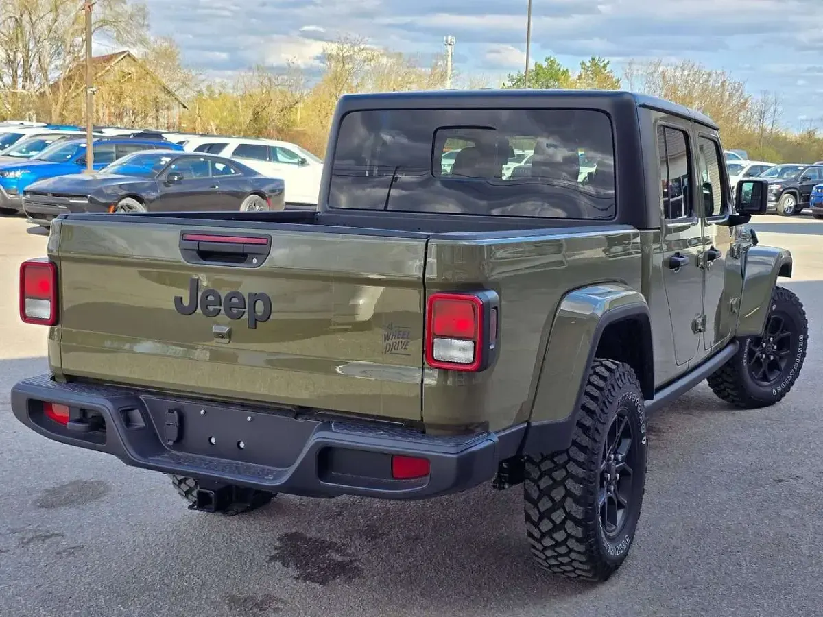 Neu Jeep Gladiator Sport 290 PS (213 kW) 2026 Grün Pickup