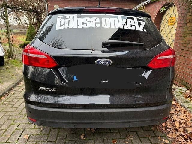 Usado Ford Focus Titanium 120 CV (88 kW) 2018 Negro Berlina