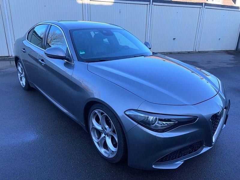 Gebraucht Alfa Romeo Giulia Super 179 PS (131 kW) 2016 Grau Limousine