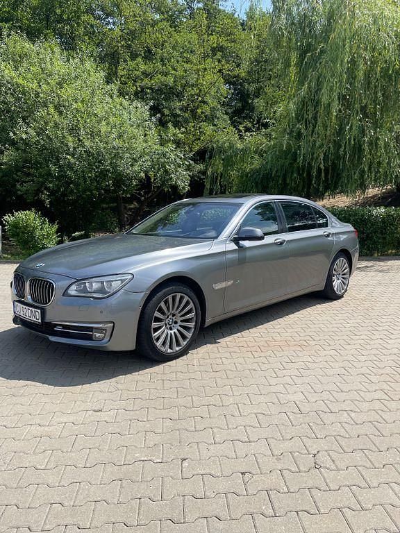 Silber Gebraucht 2014 BMW 750L Exclusive Limousine | 19.600 € (Teuer) - Bild 1/4