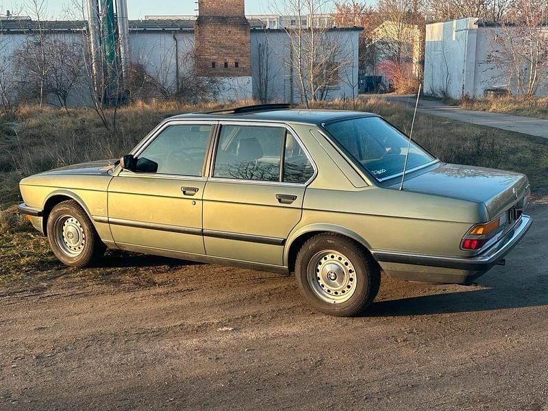 Gebraucht BMW 525 122 PS (89 kW) 1985 Grün Limousine