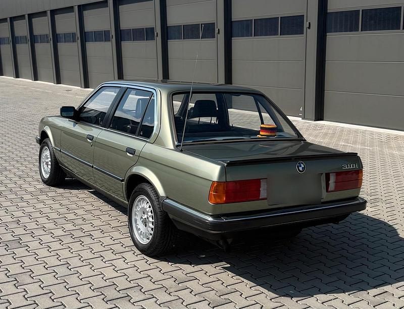 Gebraucht BMW 318 105 PS (77 kW) 1987 Grün Limousine