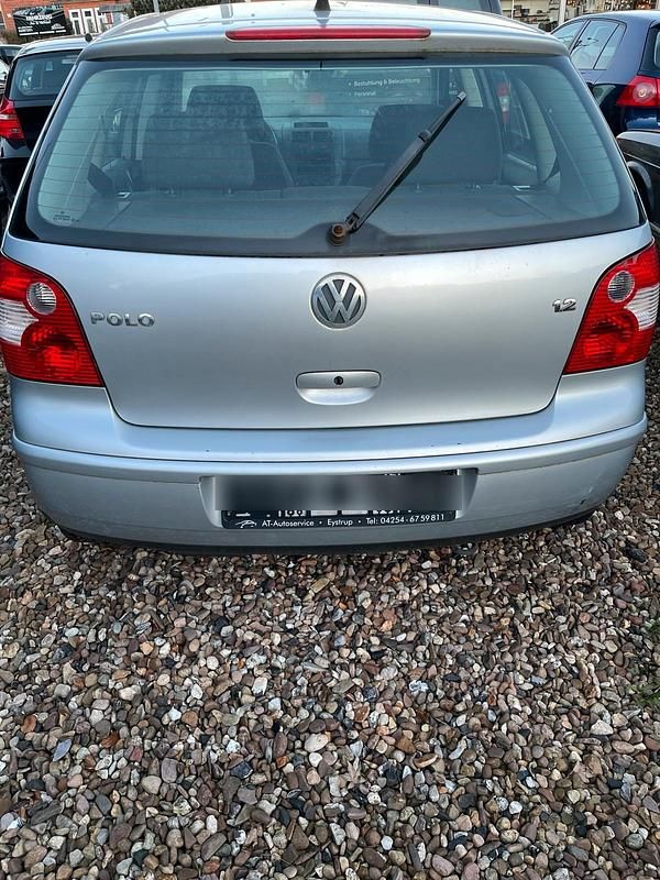 Gebraucht VW Polo 64 PS (47 kW) 2003 Silber Kleinwagen