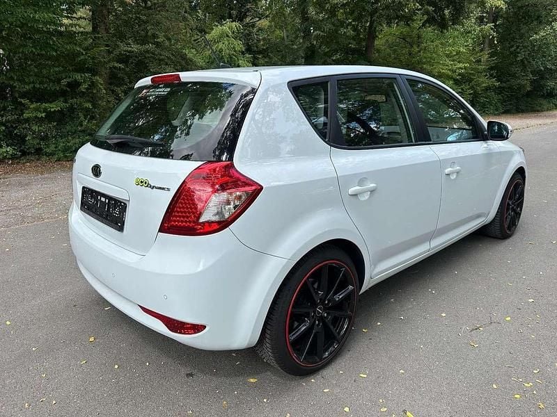 Gebraucht Kia Ceed 125 PS (91 kW) 2010 Weiß Kleinwagen