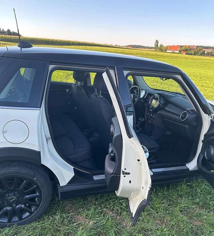 Gebraucht Mini Cooper D Pepper 116 PS (85 kW) 2018 Weiß Kleinwagen