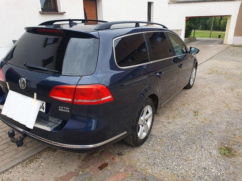 Blau Gebraucht 2010 VW Passat Comfortline Kombi | 4.950 € (Teuer) - Bild 1/4