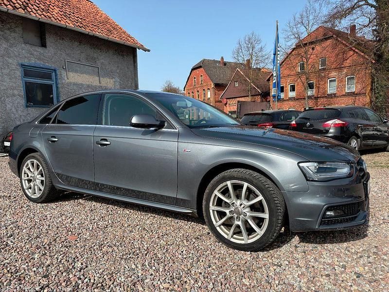 Gebraucht Audi A4 Attraction 150 PS (110 kW) 2014 Grau Limousine