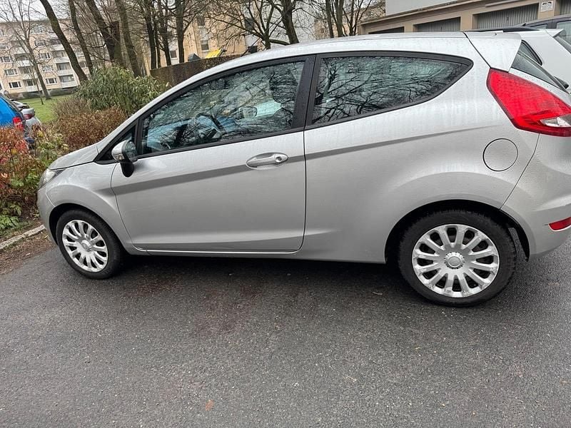 Gebraucht Ford Fiesta 97 PS (71 kW) 2009 Silber Kleinwagen
