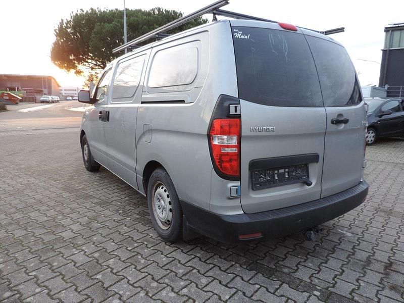 Gebraucht Hyundai H-1 116 PS (85 kW) 2015 Silber Van / Kleinbus