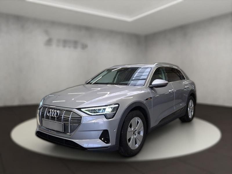 Silber metallic Gebraucht 2021 Audi e-tron Ambiente SUV | 37.600 € (Fairer Preis) - Bild 1/4