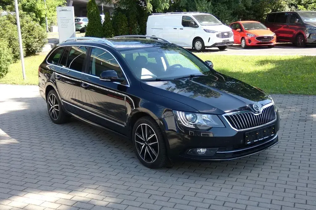 Gebraucht Skoda Superb Elegance 170 PS (125 kW) 2014 Schwarzmagic perleffekt Kombi