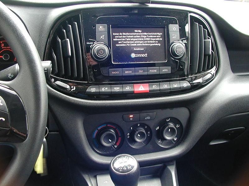 Gebraucht Fiat Doblò 95 PS (69 kW) 2021 Weiß Van / Kleinbus