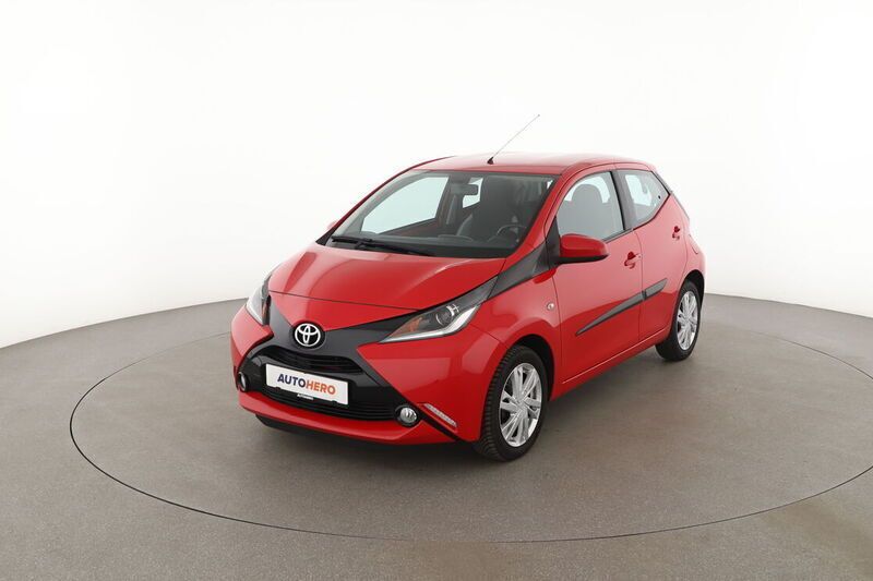 Rot Gebraucht 2016 Toyota Aygo X-play Kleinwagen | 8.630 € (Fairer Preis) - Bild 1/4
