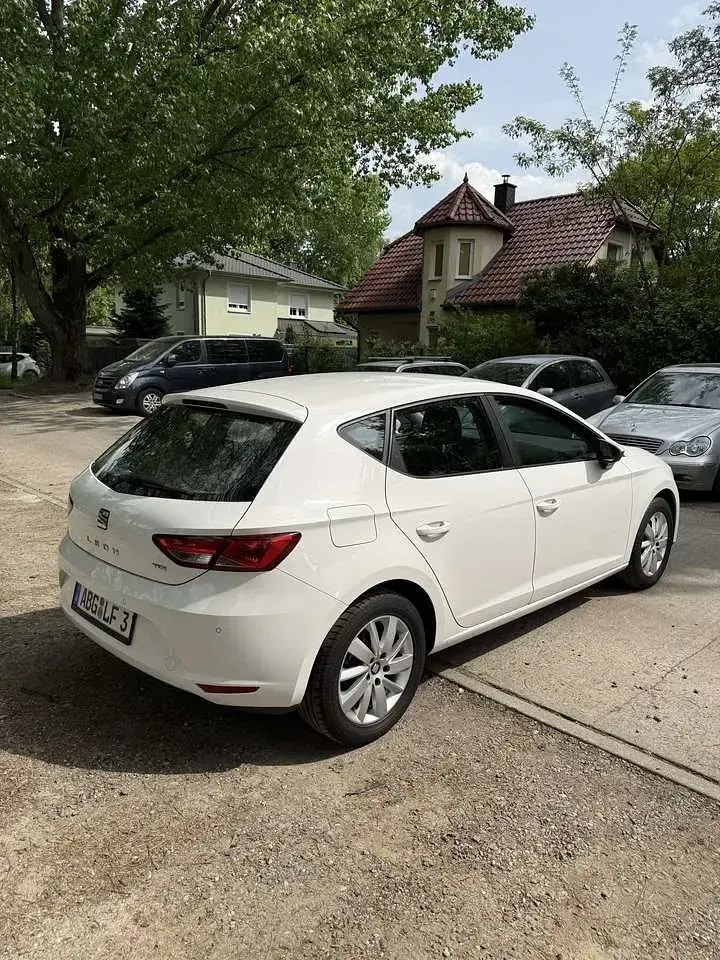 Używany Seat Leon Reference 90 KM (66 kW) 2015 Sedan/Limuzyna