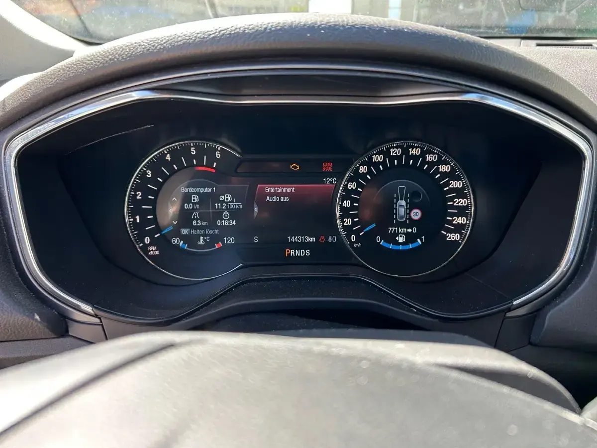 Używany Ford Mondeo Titanium 179 KM (131 kW) 2017 Srebrny Kombi