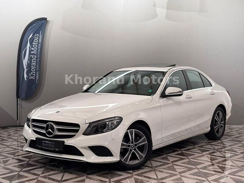 Polarweiss Gebraucht 2019 Mercedes C220 Limousine | 27.800 € (Fairer Preis) - Bild 1/4