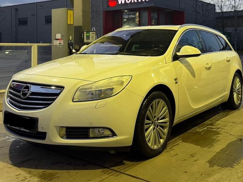 Gebraucht Opel Insignia 131 PS (96 kW) 2012 Weiß Kombi