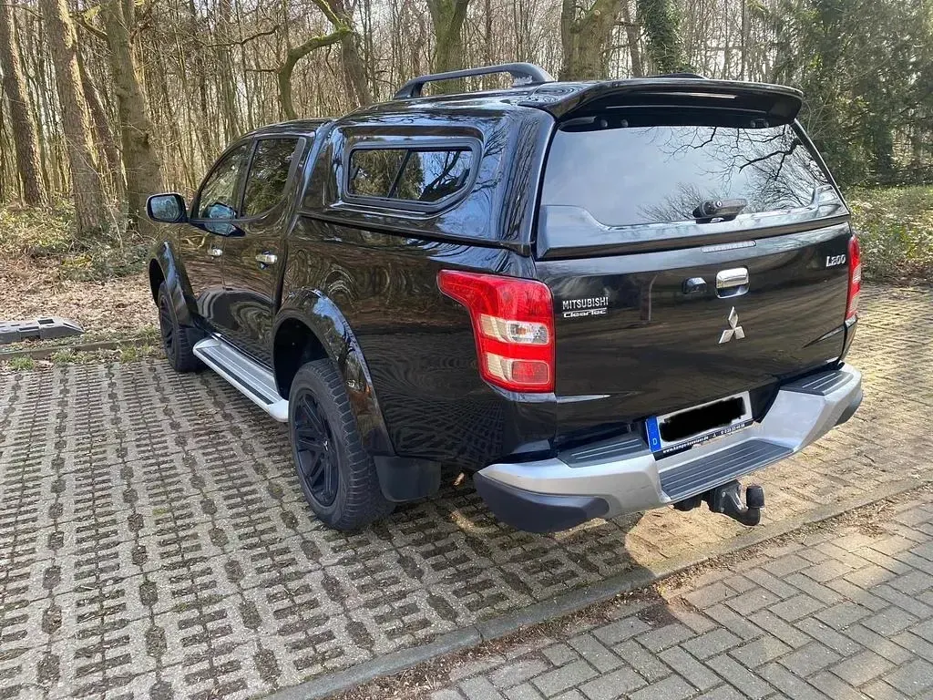 Second-hand Mitsubishi L200 181 CP (133 kW) 2017 Negru Pickup