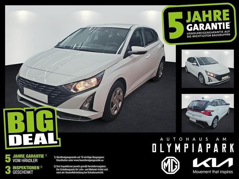 Atlas white / sol Gebraucht 2024 Hyundai i20 Limousine | 15.975 € (Fairer Preis) - Bild 1/4