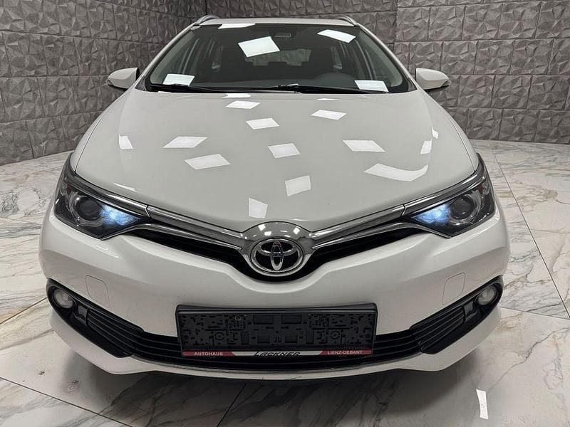 Gebraucht Toyota Auris Active 90 PS (66 kW) 2018 Weiß Limousine