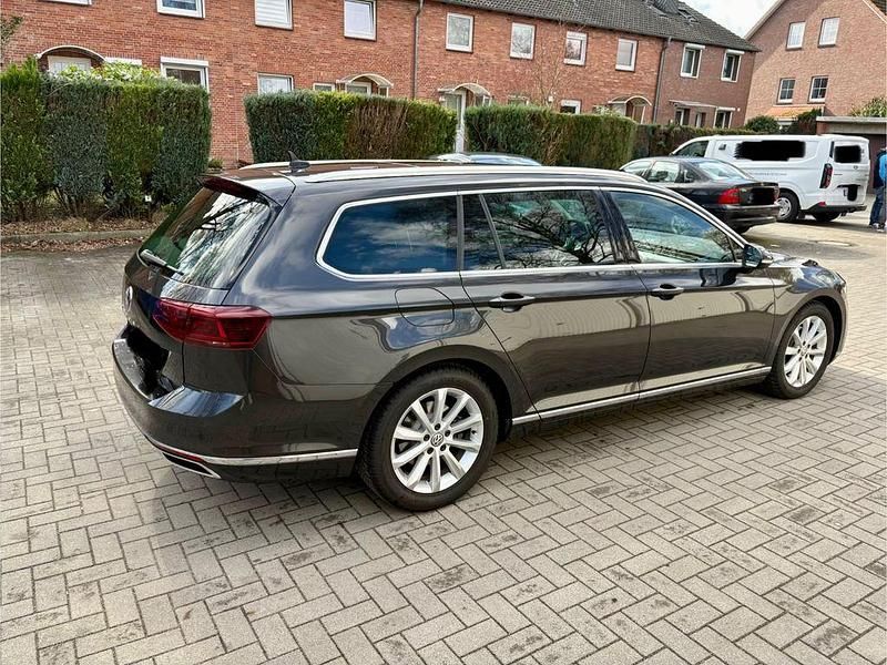 Gebraucht VW Passat 190 PS (139 kW) 2020 Grau Kombi