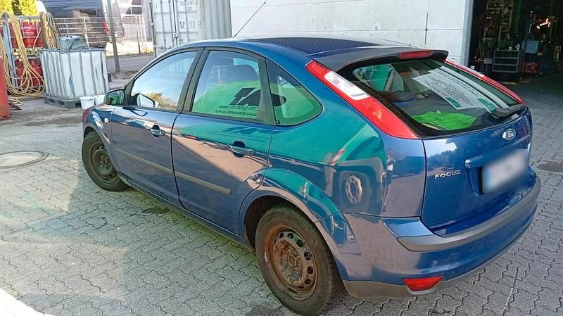 Second-hand Ford Focus 102 CP (75 kW) 2007 Albastru Hatchback