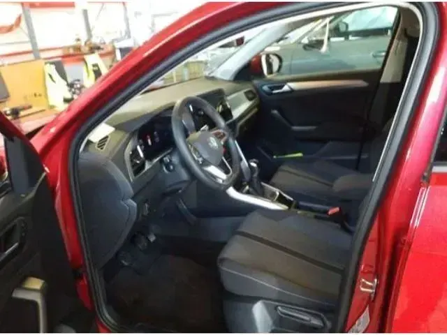 Gebraucht VW T-Roc 116 PS (85 kW) 2025 Rot SUV
