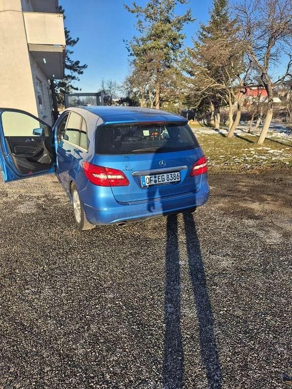 Gebraucht Mercedes B180 122 PS (89 kW) 2013 Van / Kleinbus