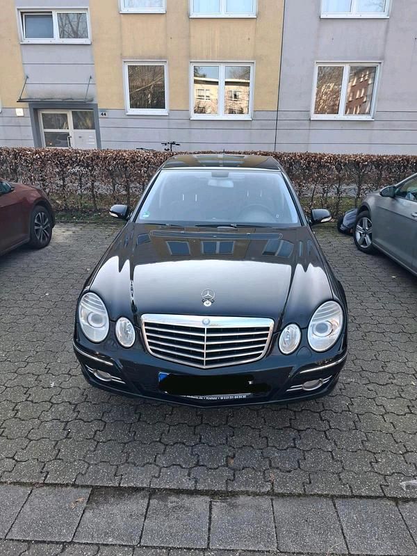 Gebraucht Mercedes E220 170 PS (125 kW) 2007 Schwarz Limousine