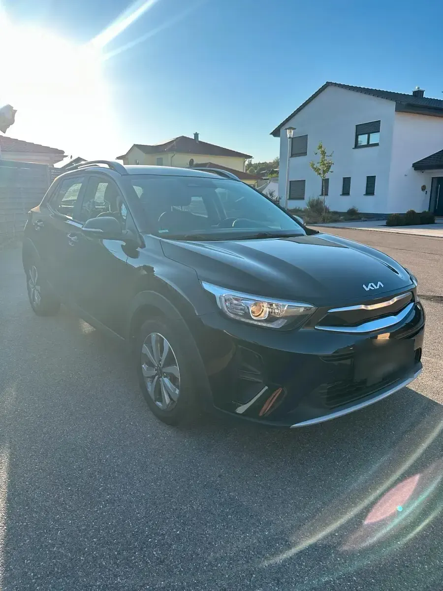 Gebraucht Kia Stonic 101 PS (74 kW) 2024 Schwarz SUV