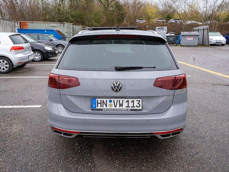 Gebraucht VW Passat R-line 200 PS (147 kW) 2023 Grau Kombi